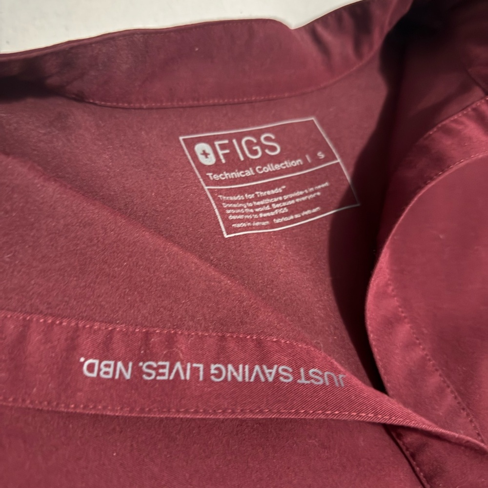 Figs Rafaela scrub top burgundy